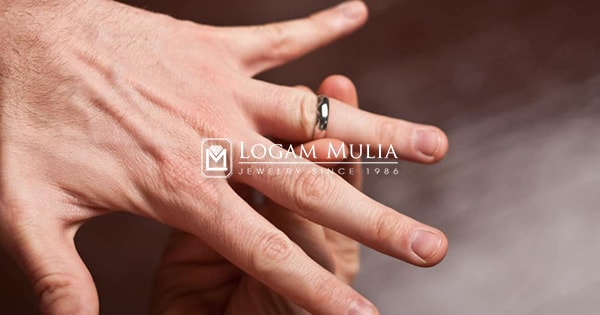 Tips Mengeluarkan Cincin yang Tersangkut Di Jari atau Kekecilan