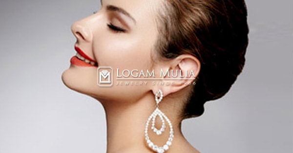 Tampil Chic dengan Mengenakan Anting Berlian yang Sesuai Bentuk Wajah.