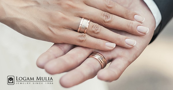 Alasan Beberapa Pasangan Mengunggah Cincin Tunangannya di Media Sosial