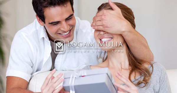 Koleksi Perhiasan Bermakna Klasik untuk Kado Orang yang Anda Sayangi