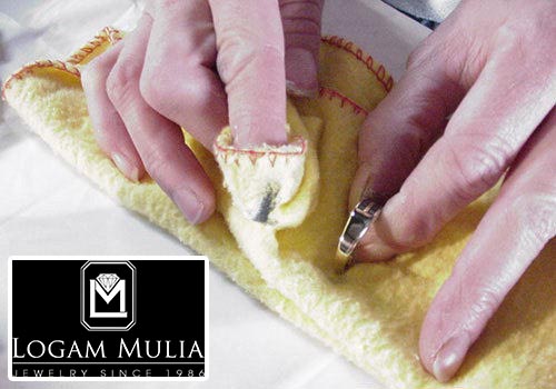 Tips Membersihkan Perhiasan dengan Sabun dan Amonia