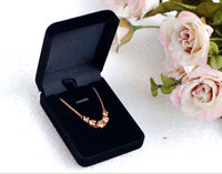 Tips Merawat Kalung Emas agar Tetap Berkilau