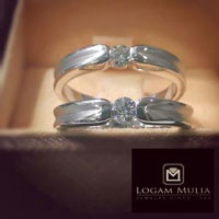 3. Cincin dengan Batu 