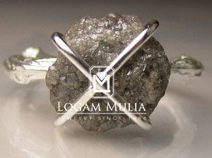 6. Cincin Bongkahan Berlian