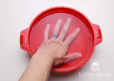 3. Menggunakan Air Dingin