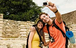 2. Berikan Tiket Liburan Berdua Ke Tempat Romantis