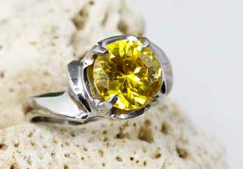 5. Citrine (Percaya Diri Serta Terbuka)