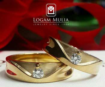 2. Cincin Emas Kuning