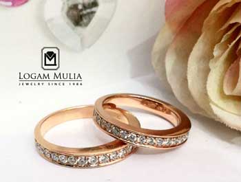 4. Cincin Emas Rose