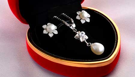 Tidak Boleh Ada Mutiara