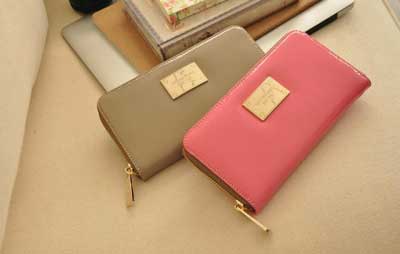 3. Memberikan Dompet Baru yang Lebih Pas