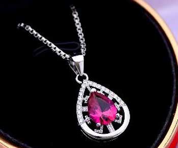 8. Jika Memiliki Uang Lebih, Belikan Perhiasan