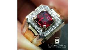 9. Batu Permata Warna Merah 