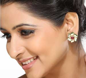 1. Memilih Perhiasan Sesuai Bentuk Wajah dan Telinga