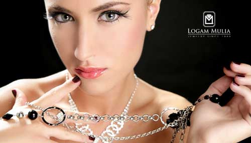 3. Memilih Perhiasan Sesuai Warna Kulit