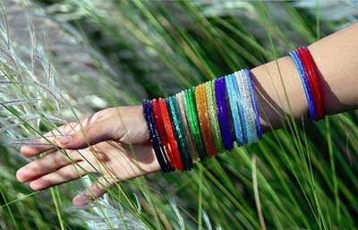 Mengenal Warna Warni Gelang di India dan Maknanya