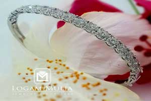 2. Model Gelang Emas Bangle