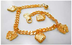 3. Model Gelang Emas Charmbracelet