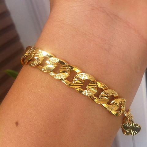 1. Pilihan Gelang untuk Wanita Berlengan Besar