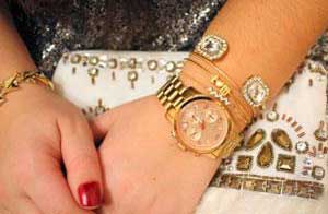 3. Pilihan Gelang untuk Wanita Berlengan Kekar