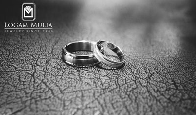 2. Cincin Pernikahan Emas Putih 