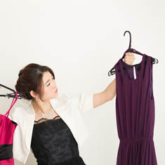 Cocok dipadankan dengan beragam jenis pakaian