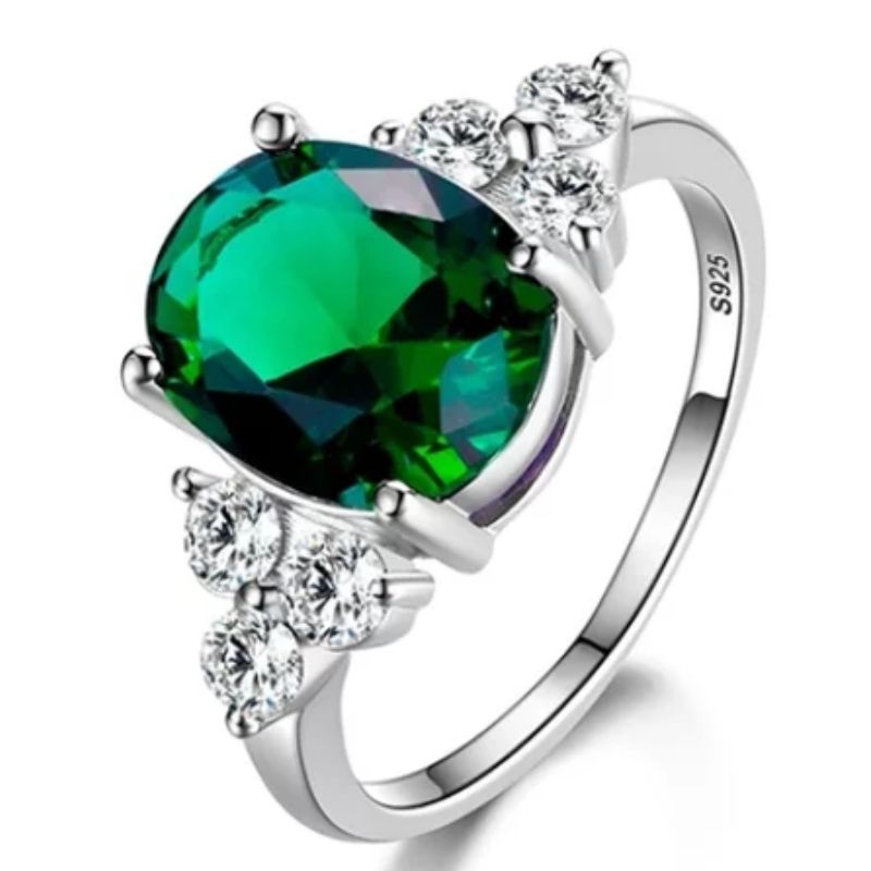 Cincin Vintage dengan Berlian dan Zamrud