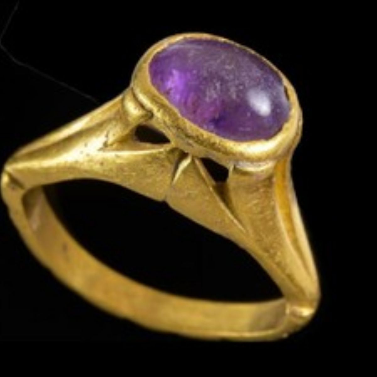 Berlian dalam Perhiasan Pria Kuno