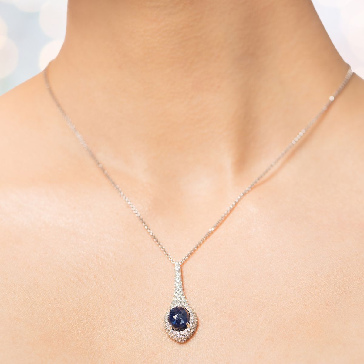 5. Memilih Liontin Berlian yang Tepat