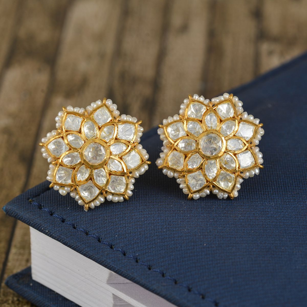 5. Tips Memilih Anting Berlian yang Tepat