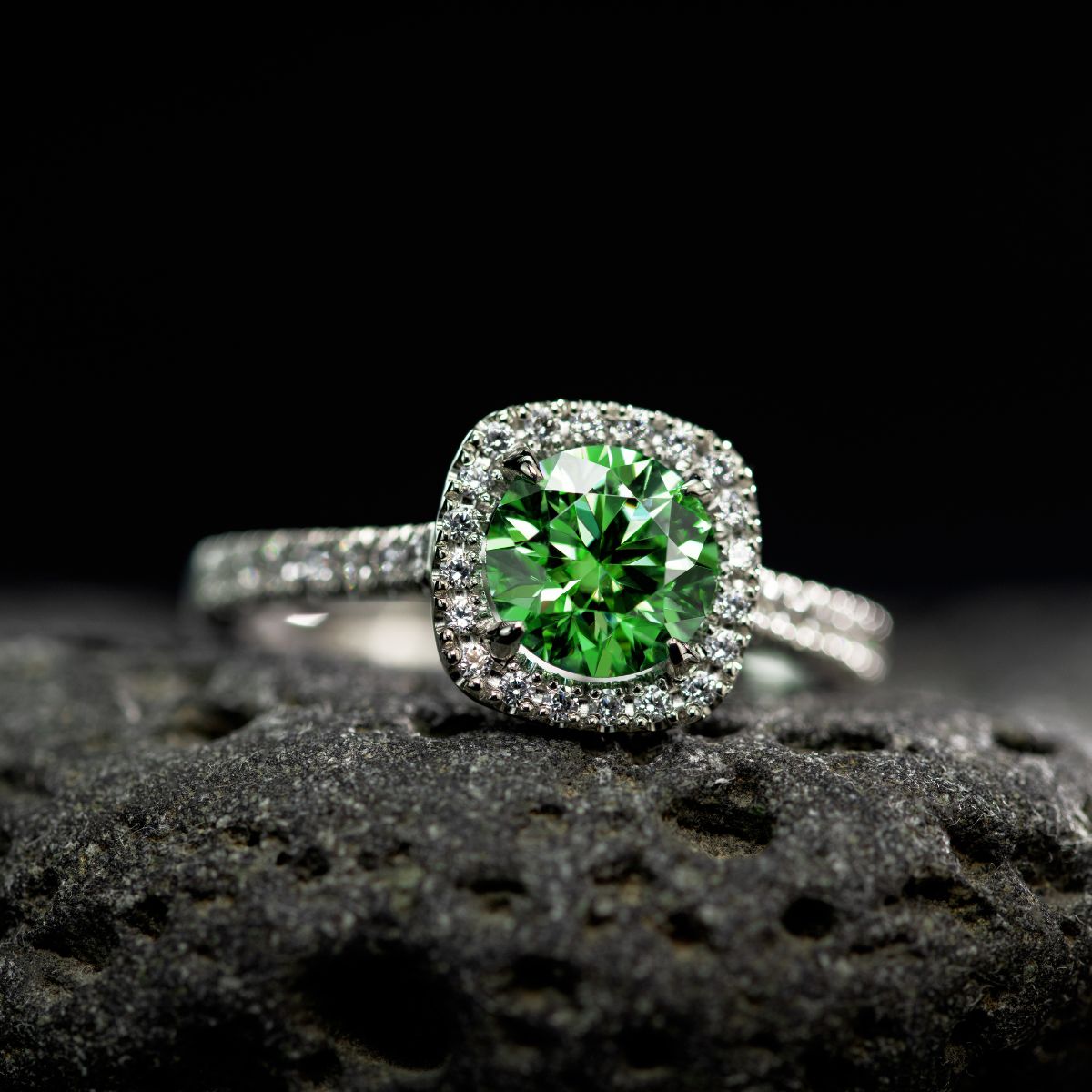  2. Makna Simbolis Zamrud