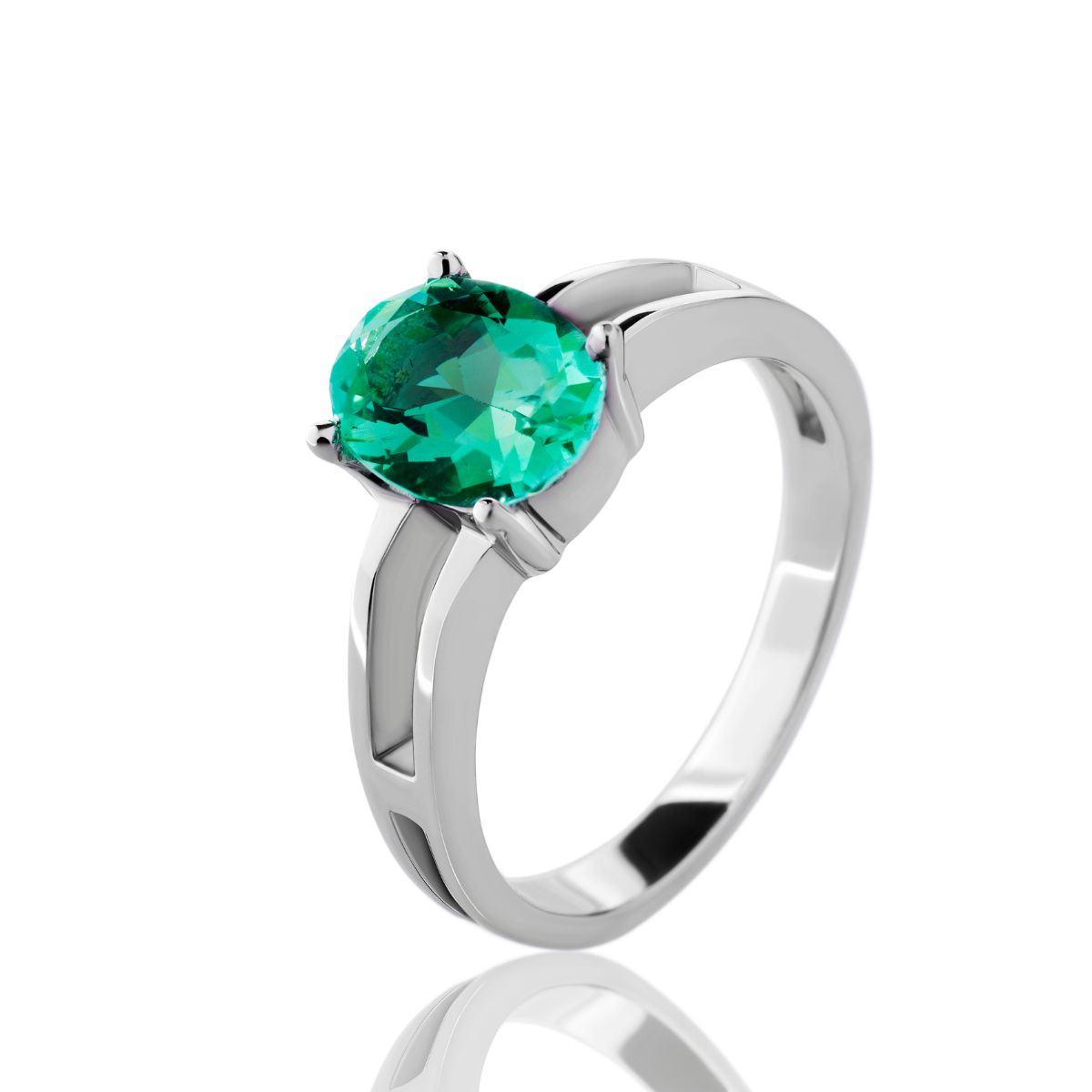 Zamrud yang Memukau, Pilihan Perhiasan untuk Acara Istimewa