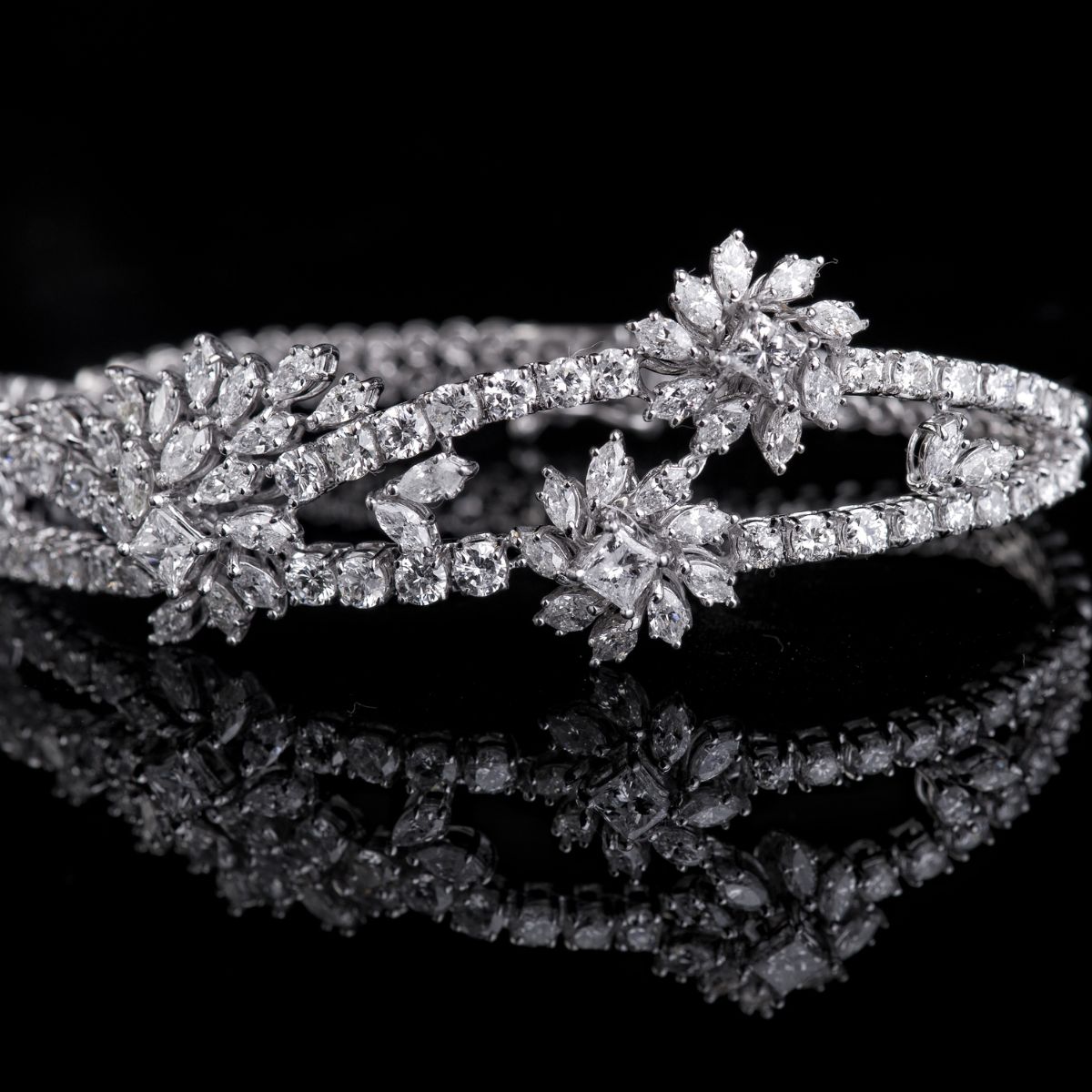 1. Keindahan dan Kemewahan Gelang Berlian