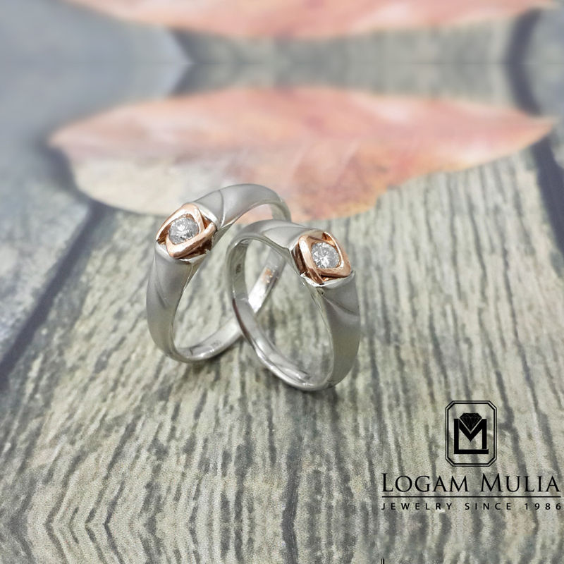 Cincin Tunangan Berlian CRWM.BJ802 eLd eEL