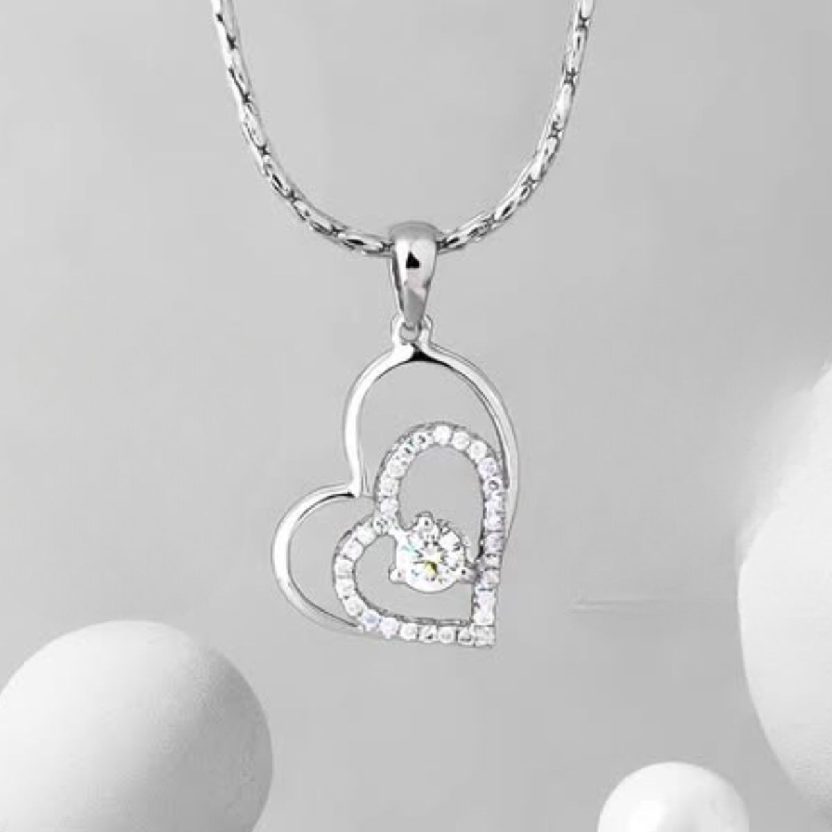 Liontin Berlian Hearts