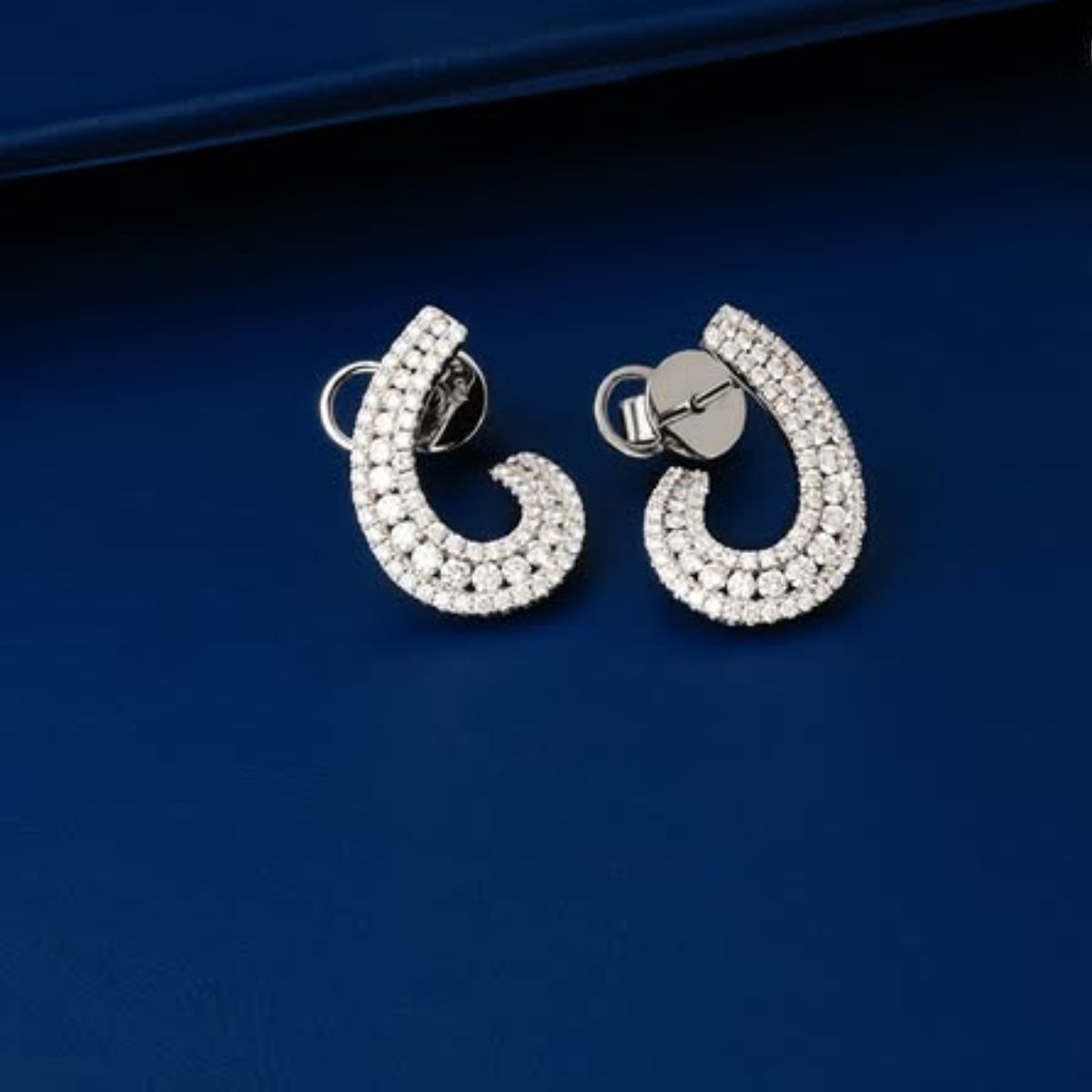 Anting-anting Berlian Wanita